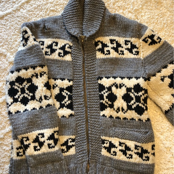 Vintage Cowichan Sweater - Picture 3 of 11